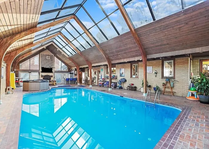 Starved Rock Pool House *