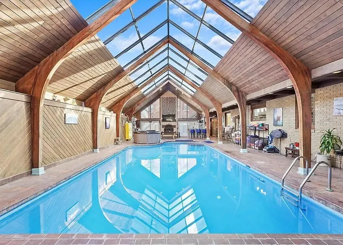 Starved Rock Pool House Villa *