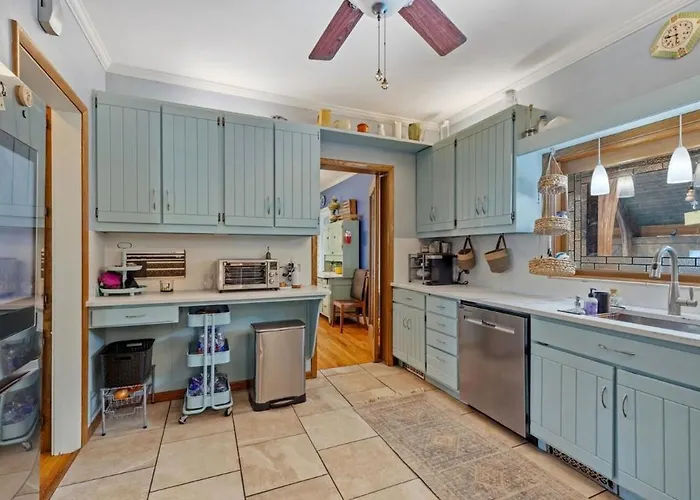 Starved Rock Pool House Villa