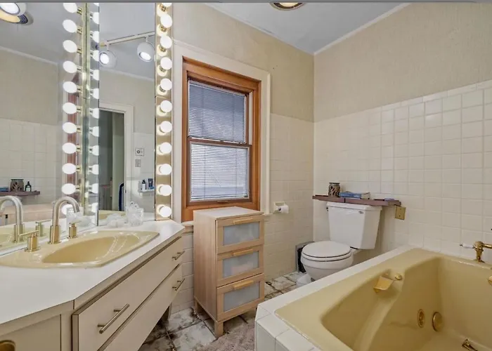 Starved Rock Pool House Villa *