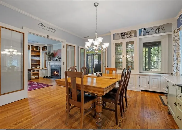 Starved Rock Pool House Villa *